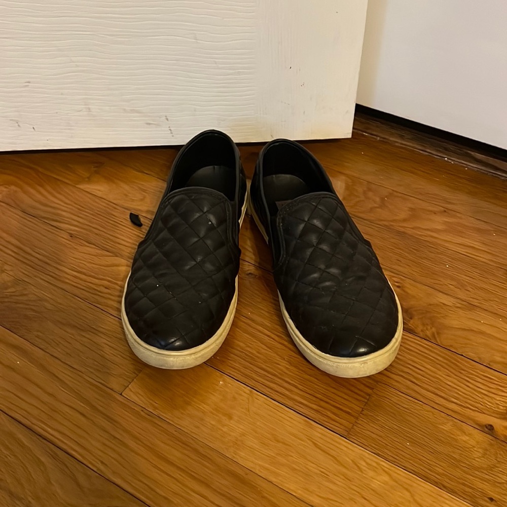 Steve Madden black slip on